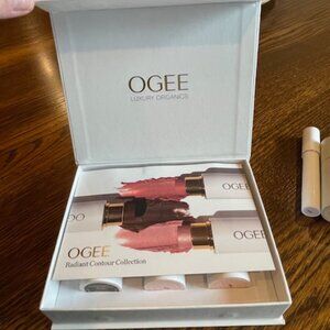 OGEE makeup - Authentic contour set, lip oil, blending brush & complexion stick